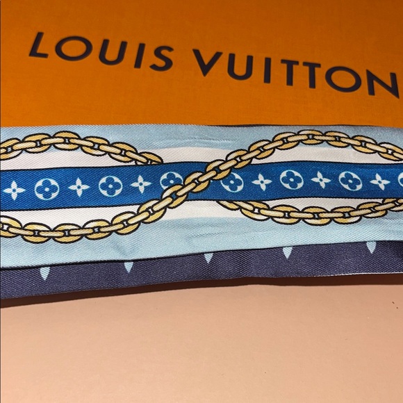 Louis Vuitton Blue and Navy Scarf - Picture 6 of 10